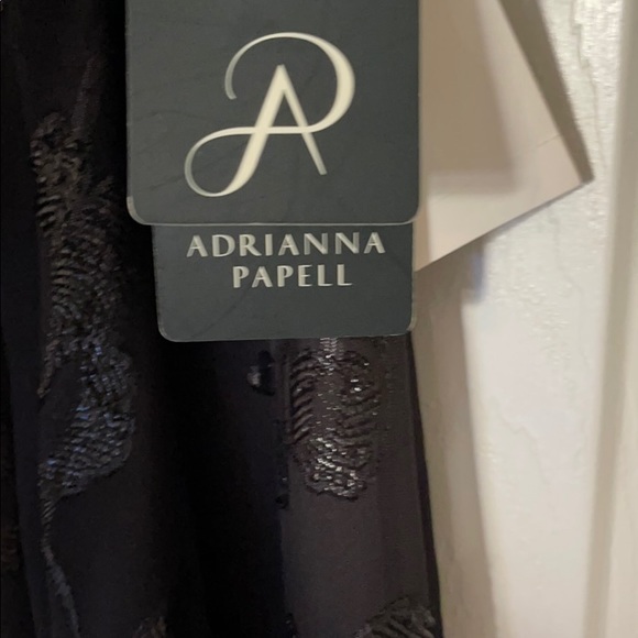 Black formal gown with sequin design - Picture 3 of 9